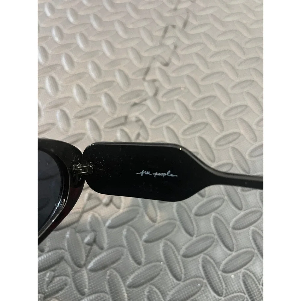 Free People Sunglasses Womens OS Black Chunky Oval Retro Mod Style 90s Y2K